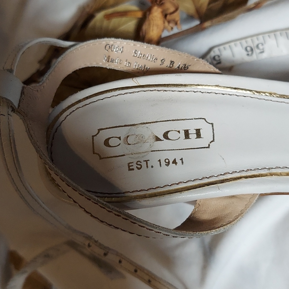 Coach  ladies white heeled sandL - Picture 3 of 11